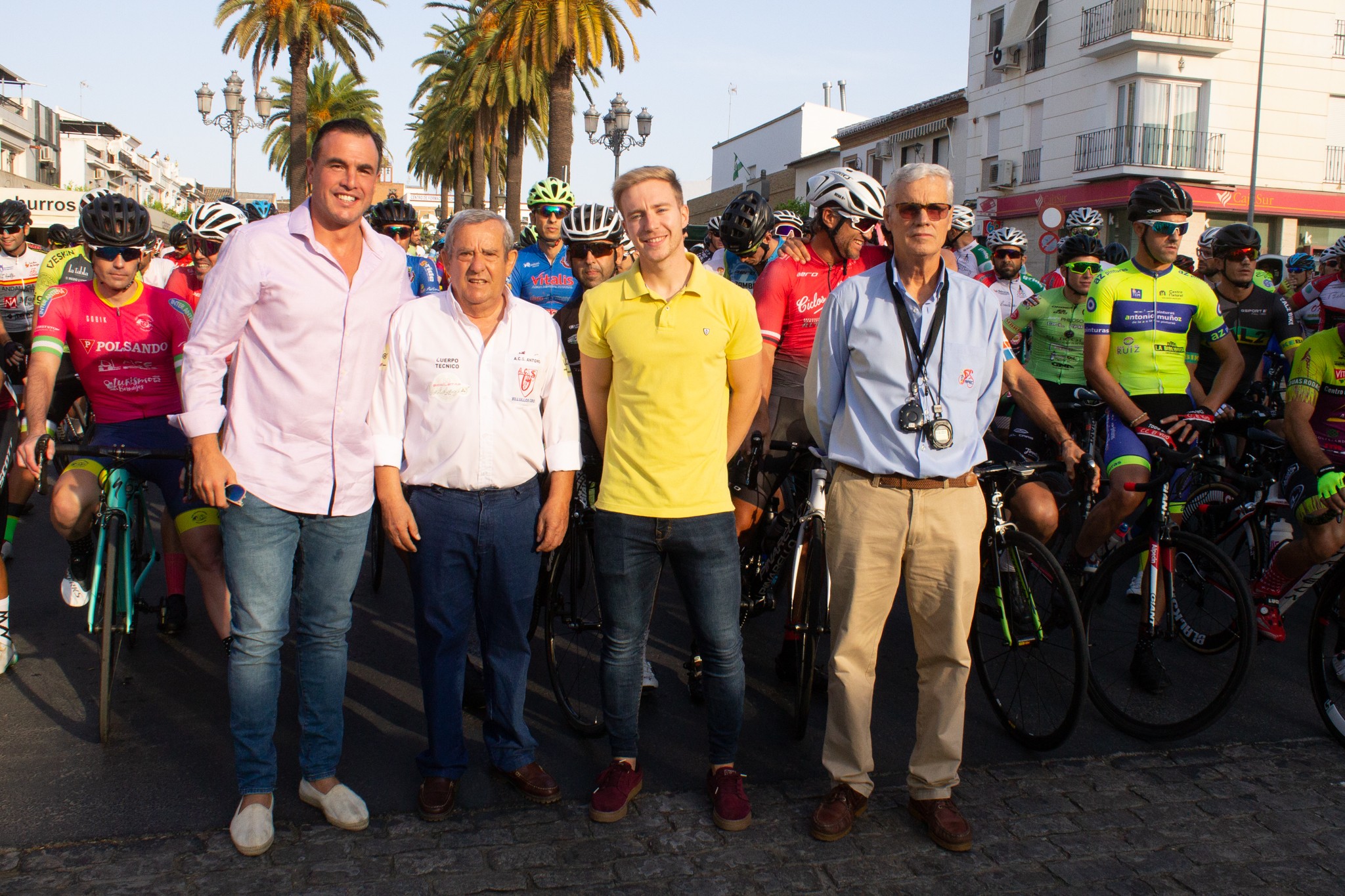 NUMEROSA PARTICIPACIÓN EN EL LXIII GRAN PREMIO DE FERIA DE CICLISMO DE BOLLULLOS PAR DEL CONDADO