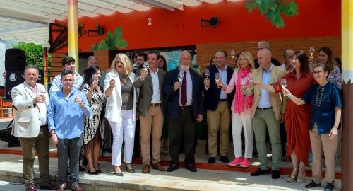 BRINDIS COLECTIVO EN BOLLULLOS POR LA D.O DE VINOS DEL CONDADO DE HUELVA