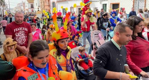 CARNAVALITO Y DOMINGO DE PIÑATA