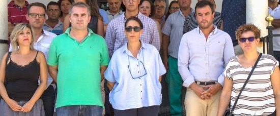 EL AYUNTAMIENTO DE BOLLULLOS GUARDA UN MINUTO DE SILENCIO POR LOS ATENTADOS DE CATALUÑA